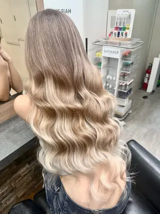 ロング RIEブリーチ& エクステ特化型のヘアスタイル