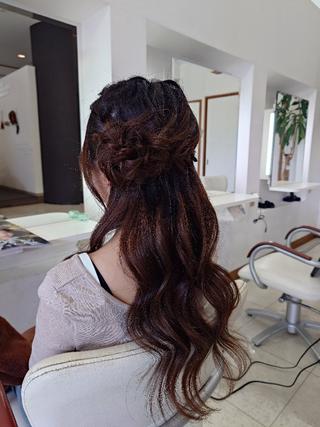 ロング ヘアアレンジ キンジョウ エナミのヘアスタイル