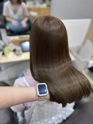 カラー miloc minamiのヘアスタイル