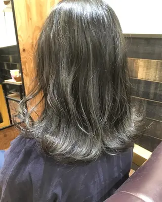 ミディアム カラー ヘアアレンジ 栗林 実莉のネイルデザイン