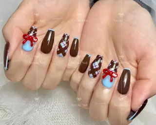 ネイル 🦋 Queenieのネイルデザイン