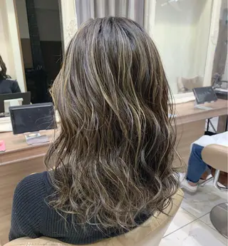 ロング カラー 白髪ぼかしハイライト 茗荷谷駅徒歩2分のヘアスタイル