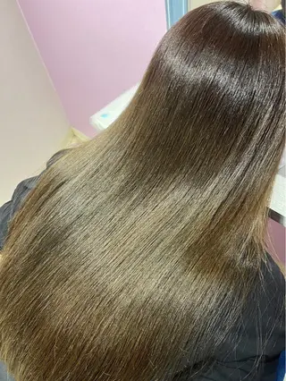 ロング 山下 茜のヘアスタイル