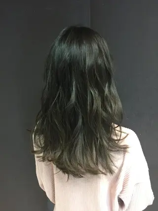 ミディアム レイヤーカット　小山 悠のヘアスタイル