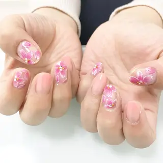 ネイル 板垣 綾乃のネイルデザイン