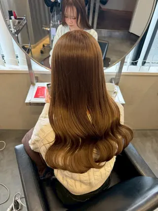 カラー ロング 谷岡 沙也佳のヘアスタイル