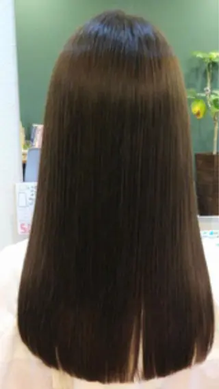 セミロング 髪の再生請負人 矢野雄三のヘアスタイル