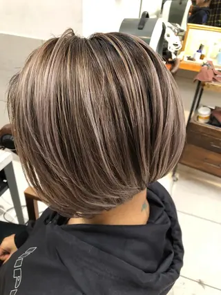 ショート ハイライトバレイヤー ジュ&縮毛矯正✨櫻野のヘアスタイル