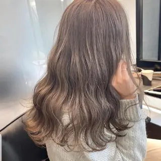 セミロング 艶髪/オリーブ系/ 肌が綺麗に見えるお色のヘアスタイル