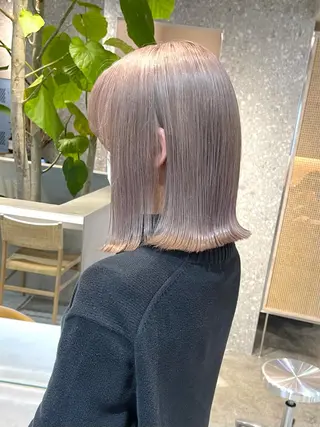 ミディアム ハイトーン💎 ホワイトベージュ坪谷のヘアスタイル