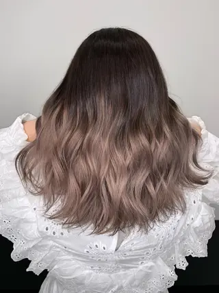 ミディアム 山田 絵里菜のヘアスタイル