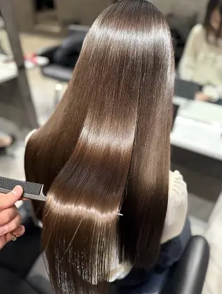 ロング _WHITE鳳店 アンダーバーホワイトのヘアスタイル