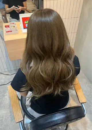 セミロング カラー 西 こゆきのヘアスタイル