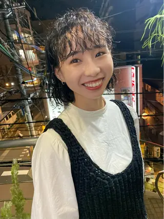 ミディアム パーマ qiie/ワンカラー インナーカラーのヘアスタイル
