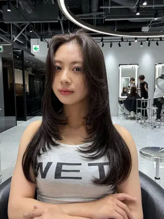 ロング TOMIKUDA RIOのヘアスタイル