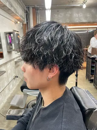 ショート カラー パーマ ヘアアレンジ メンズ 亀井隆汰/メンズ専門 パーマ/フェード可のヘアスタイル