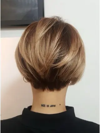 ショート かがやしづ ⭐️ベージュのヘアスタイル
