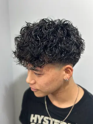 ショート パーマ メンズ 西川 流星のヘアスタイル