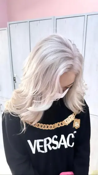 セミロング カラー ブリーチ特化🌈 MANATOのヘアスタイル