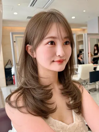 セミロング カラー 色素薄めダブルカラー 顔周りレイヤーのヘアスタイル