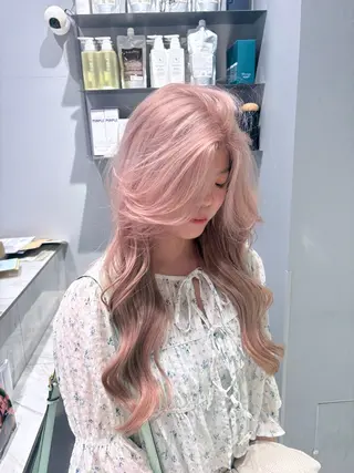 ロング カラー NANA🦖 ハイトーンデザインのヘアスタイル