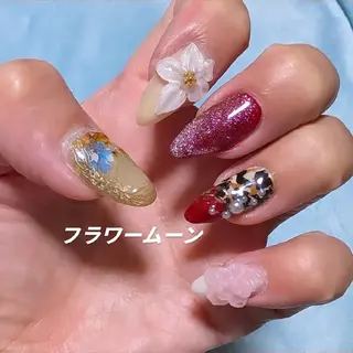 ネイル フラワー ムーンのネイルデザイン
