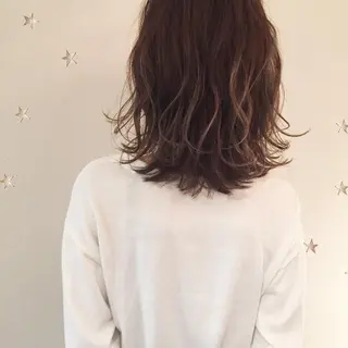 ミディアム 市川 千夏のヘアスタイル