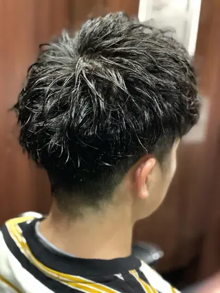 ミディアム パーマ メンズ 海老原 コウのヘアスタイル