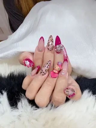 セミロング パンダ ネイルのネイルデザイン