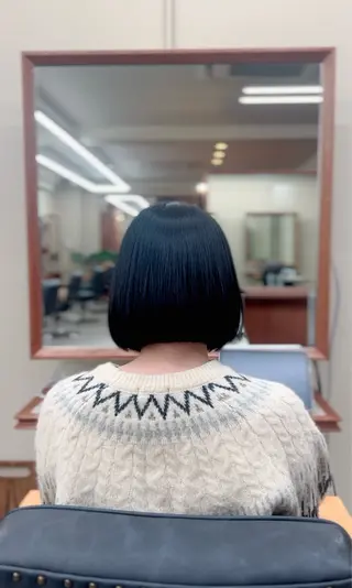 ショート バタフライレイヤー/ ニシトモユキのヘアスタイル
