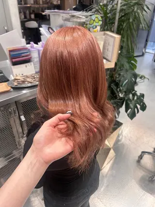 セミロング あやめ🪽 オリーブ/ハイトーンのヘアスタイル