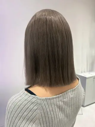 ミディアム ミルクティーカラー/ レイヤーカットAyaのヘアスタイル
