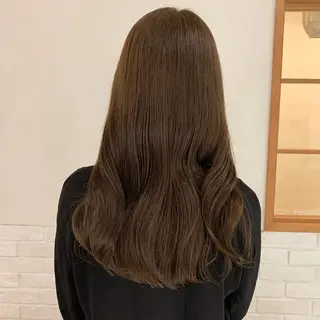 ロング カラー 🩰淡色カラー／ 南ゆかり（女性のみ）のヘアスタイル