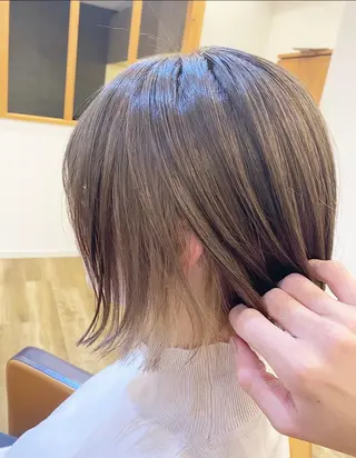 ショート カラー TELA HAIR 副代表 岡田のヘアスタイル