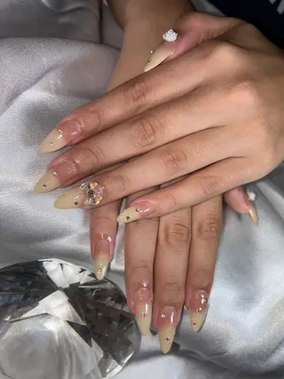 ミディアム YOKOSUKA NAILS💅🍃のネイルデザイン