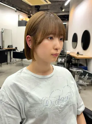 ミディアム カラー 坂齋大地／レイヤー/ ミルクティーのヘアスタイル