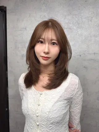 ミディアム カラー ヘアアレンジ レイヤー/髪質改善/ 小顔/モテ韓国ヘアのヘアスタイル
