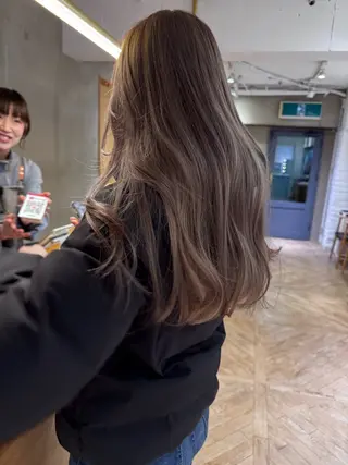 セミロング カラー 縮毛矯正特化型美容師 名古屋LORENハダのヘアスタイル