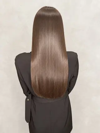 ロング ua. ／透明感カラーのヘアスタイル