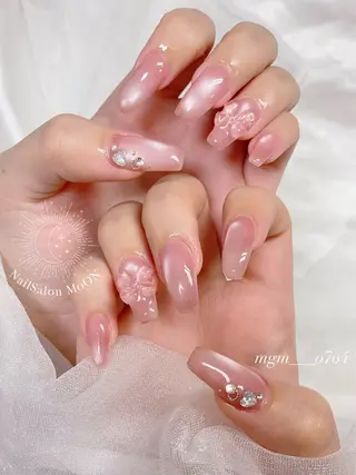 MoON...❤︎ MeGuのネイルデザイン
