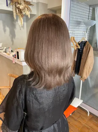 ミディアム カラー akane .のヘアスタイル