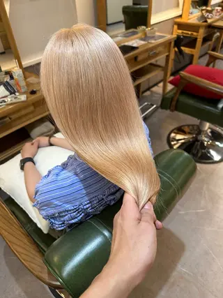ロング カラー 金ウンス 髪質改善カラーのヘアスタイル