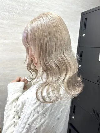 ロング 🐈⬛momo🐾 ブリーチ・Wカラーのヘアスタイル
