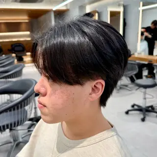 ショート メンズ ハイトーンニュアンス 毛流れシャドウパーマのヘアスタイル