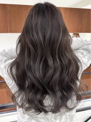 ロング カラー 新實 ゆりあのヘアスタイル