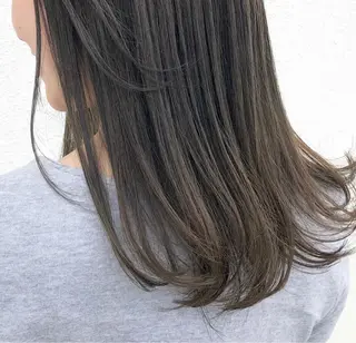 ミディアム カラー 名倉 伽奈のヘアスタイル