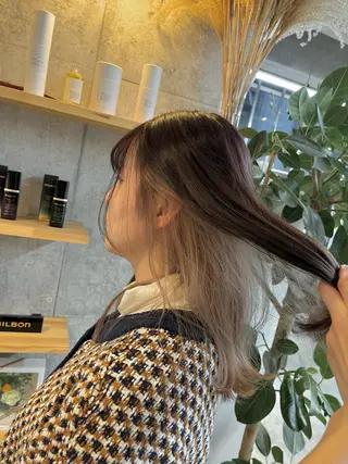 セミロング カラー ハイトーンカラ ー/小川のヘアスタイル