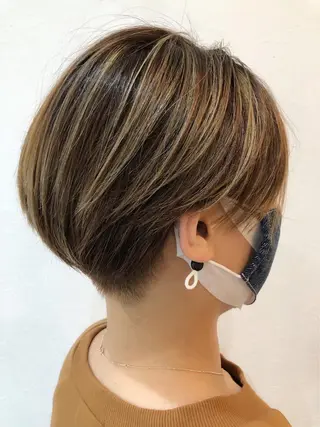 ショート カラー サワタ ミサのヘアスタイル