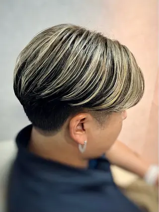 ミディアム カラー メンズ メンズツイスパ波巻き 橋本貴志ブリーチのヘアスタイル