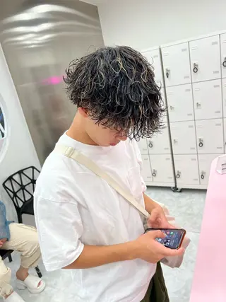 ショート カラー パーマ メンズ メンズパーマ特化 TAIGAのヘアスタイル